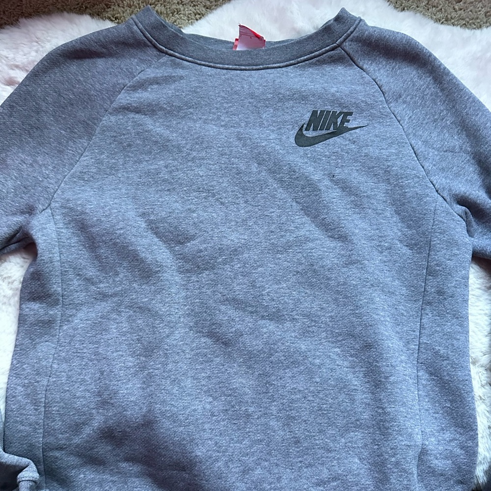 Nike women’s crewneck